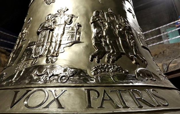 Trindade: Deputados goianos oficializam homenagem ao sino Vox Patris 