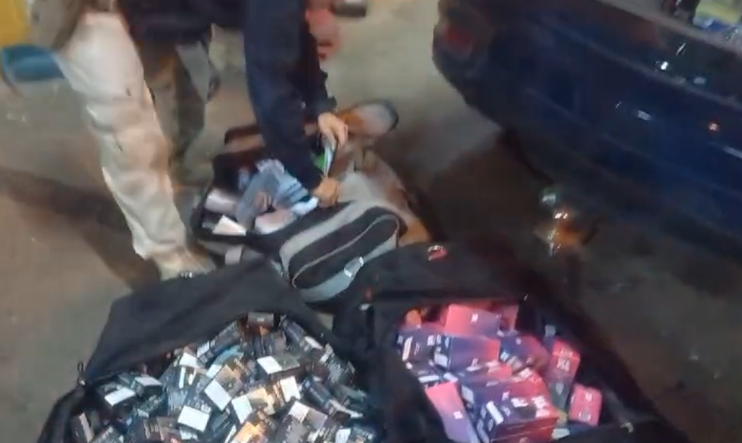 Trio é preso em Morrinhos com quase mil cigarros eletrônicos do Paraguai