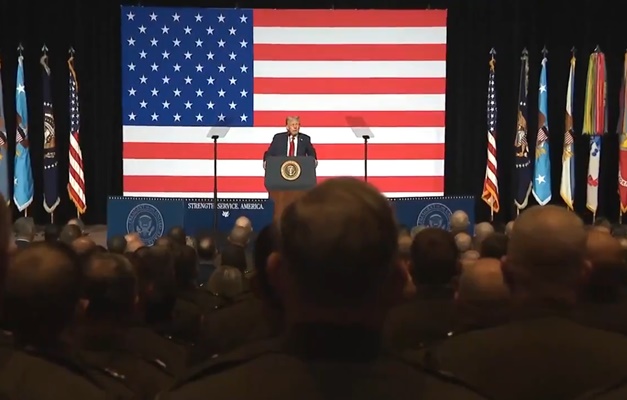 Trump defende uso das Forças Armadas em cidades americanas durante reunião com generais