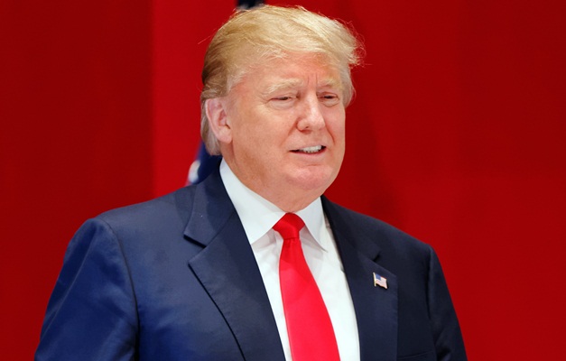 Trump volta a criticar o governo do Irã e a elogiar protestos no país