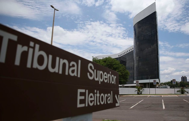 TSE julga prestação de contas da campanha de Bolsonaro nesta terça (4)