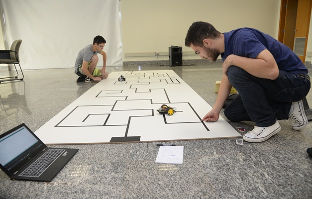 UFG recebe etapa regional da Olimpíada Brasileira de Robótica