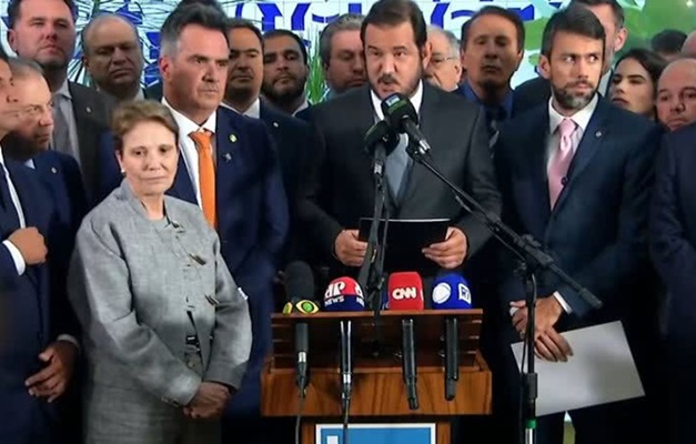 União Brasil e PP anunciam desembarque do governo e ameaçam punir quem não sair