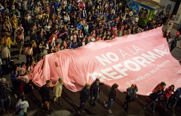 Uruguai terá segundo turno com governista enfrentando aliança de direita