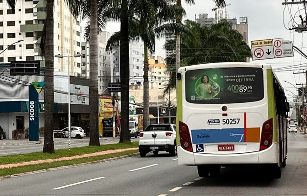 Usar faixa exclusiva para ônibus é a 2ª maior causa de multas em Goiânia
