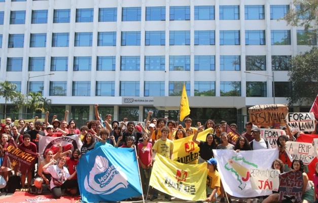 USP diz que poderá reprovar estudantes grevistas por falta