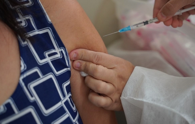 Vacinação contra a dengue é ampliada para pessoas entre 4 e 59 anos em Goiás