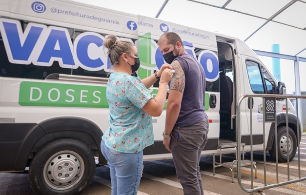 Vacinação contra covid-19 conta com duas vans em Goiânia nesta sexta (4/3)