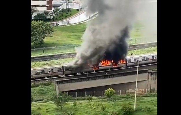Vagão de metrô pega fogo em Brasília