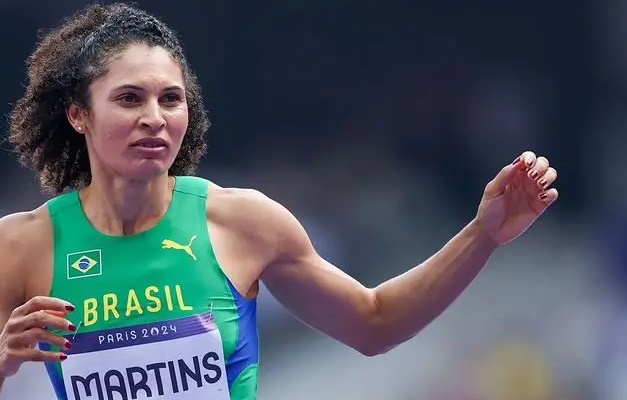Valdileia Martins sente dor na final e desiste antes do primeiro salto em Paris-2024