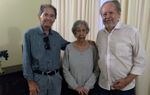 Valterli e Jales visitam a colega Marli Brasil