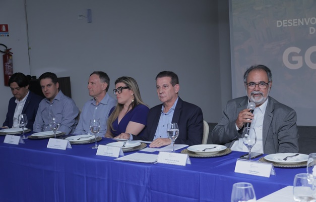 Vanderlan Cardoso apresenta propostas para setor imobiliário em Goiânia 