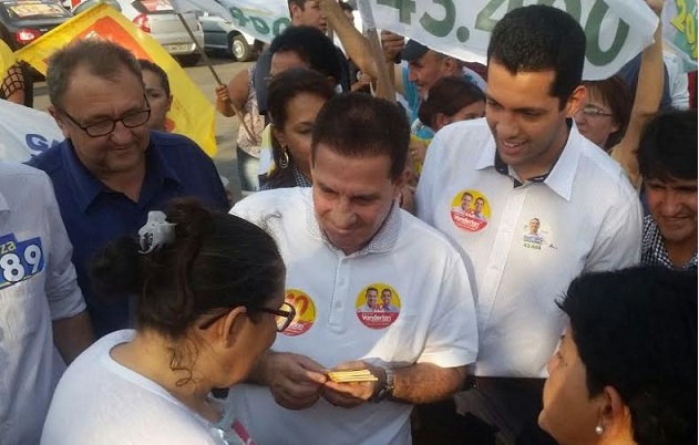 Vanderlan Cardoso intensifica ações nas ruas nesta reta final de campanha