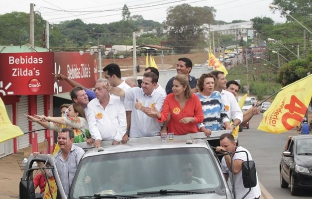 Vanderlan Cardoso realiza carreata em três regiões de Goiânia 
