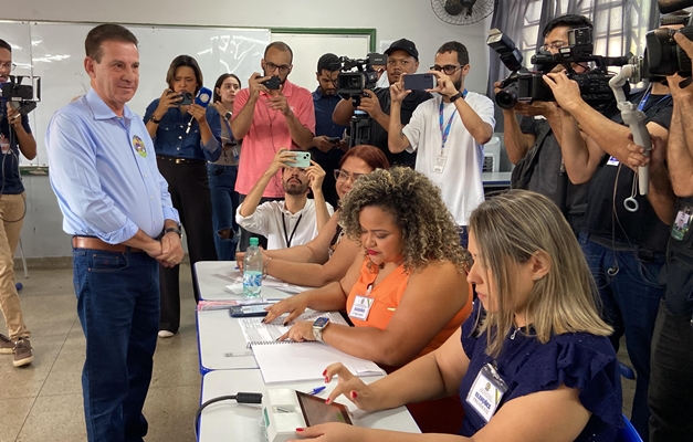 Vanderlan Cardoso vota em Goiânia: "expectativa para hoje é muito boa"