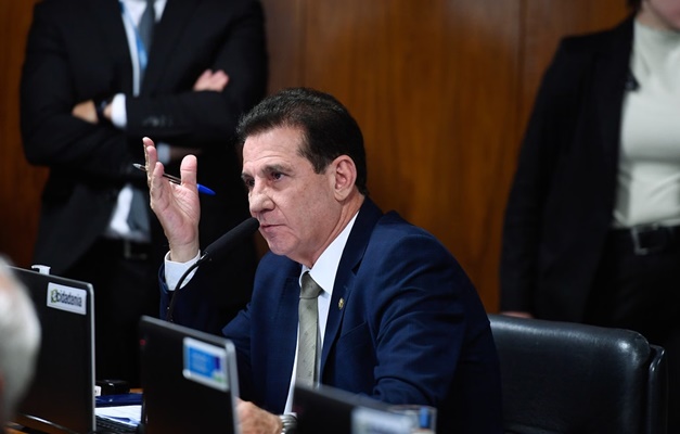 Vanderlan se licencia do Senado para focar na campanha em Goiânia