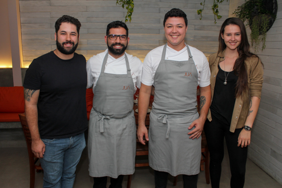 Veja quem passou nesta sexta-feira pelo restaurante Juá, no Setor Marista