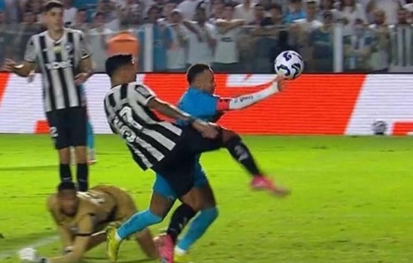 Veja tentativa de gol de mão de Neymar na derrota do Santos para o Botafogo