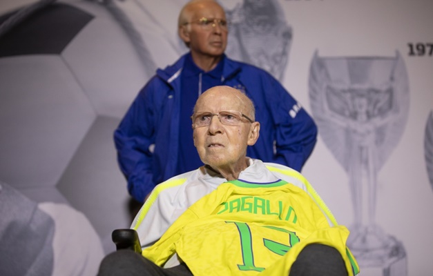 Velório de Zagallo ocorre na CBF com presença de personalidades do esporte