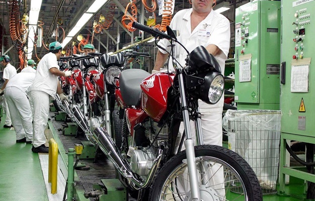 Venda de motos sobe 0,5% em dezembro em comparação a 2022, diz Fenabrave