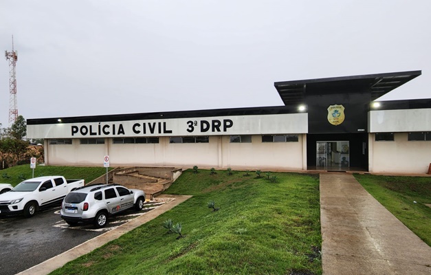 Vendedor ambulante é preso por armazenar pornografia infantil 