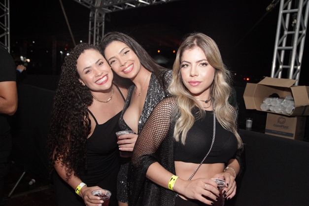 Verão Multiverso agita Caldas Novas com muito sertanejo e funk; veja fotos