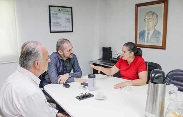 Vereadora Kátia discute crise financeira do Hospital Araújo Jorge em Goiânia