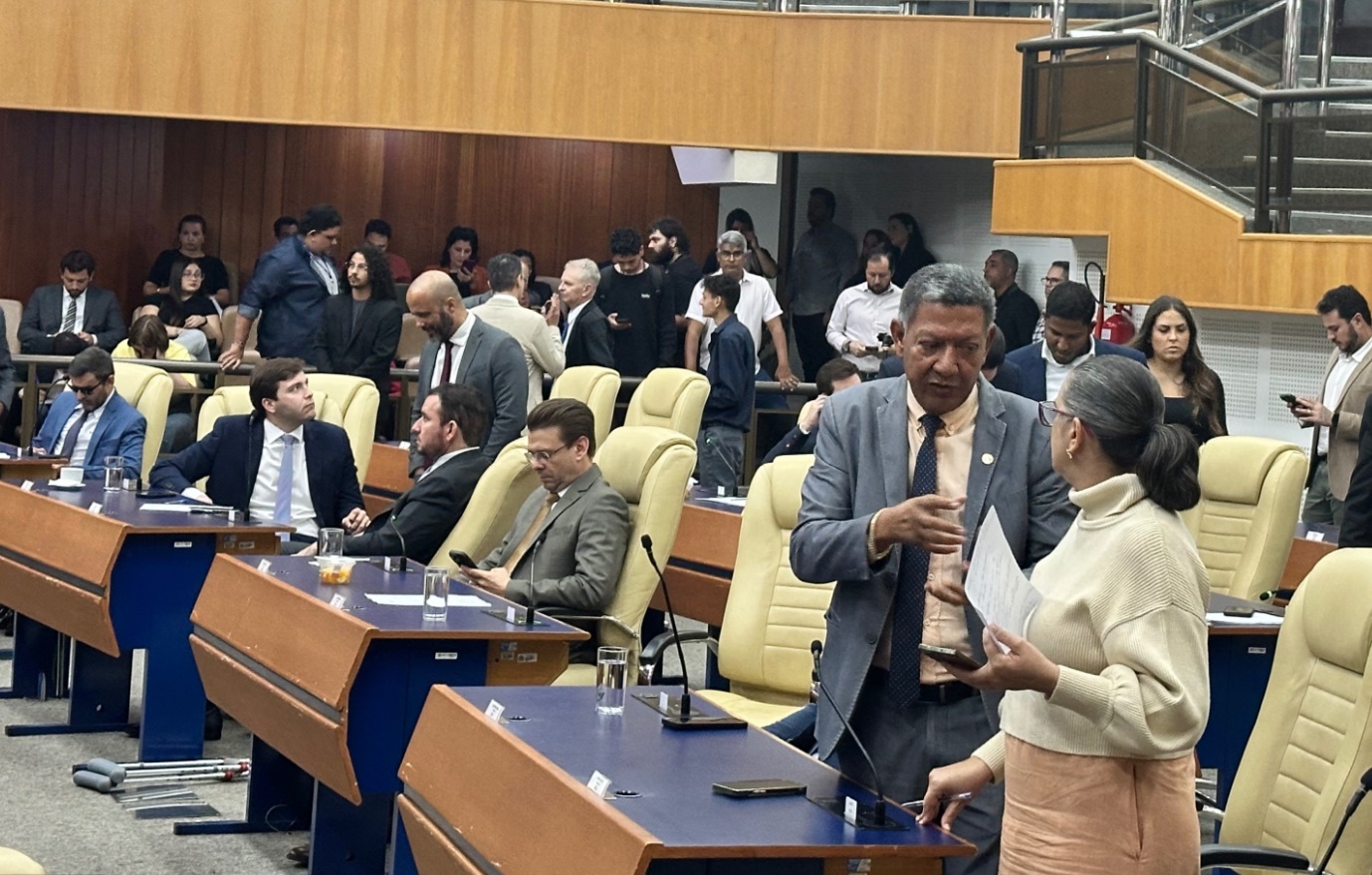 Vereadores de Goiânia usam 42% da cota parlamentar com divulgação do mandato