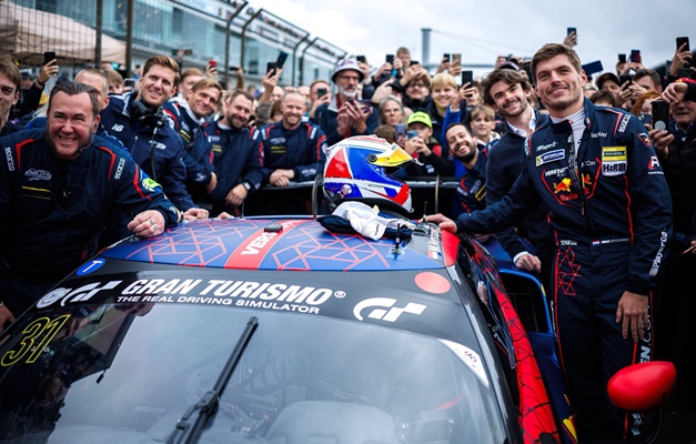Verstappen brilha em sua estreia na GT3 e vence corrida de longa duração na Alemanha