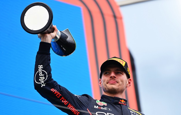 Verstappen fatura GP da Hungria mesmo após largar em 10º