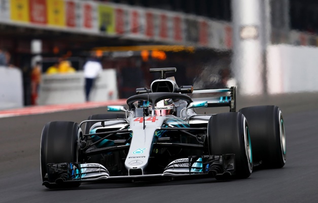 Verstappen se destaca, mas Hamilton volta a liderar treino livre na Austrália