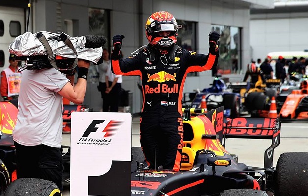 Verstappen supera Hamilton e vence na Malásia; Vettel sai de último e fica em 4º