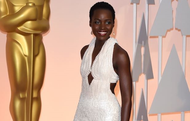 Vestido de pérolas que Lupita Nyongo'o usou no Oscar é roubado