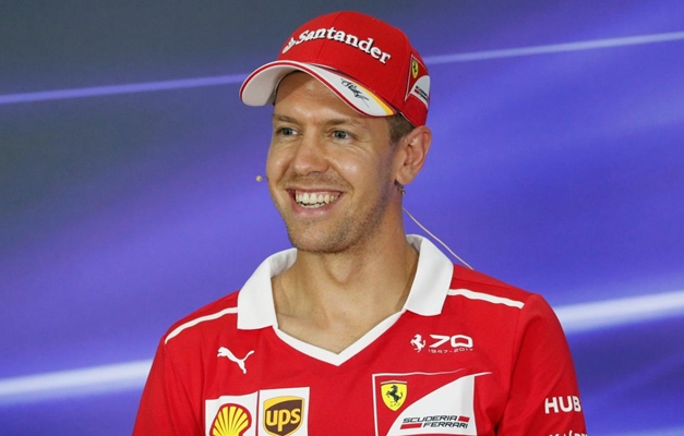 Vettel lidera dobradinha da Ferrari e fecha dia de treinos na frente na Malásia