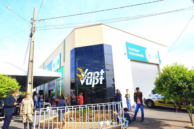 Vice-governador inaugura agência do Vapt Vupt em Hidrolândia 