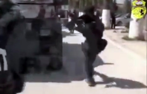 Vídeo revela momento em que forças especiais da Tunísia controlam museu