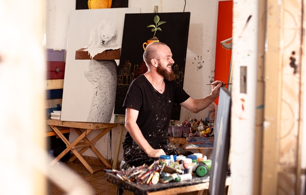 Vila Cultural Cora Coralina recebe exposição do artista visual Ivaan Hansen 