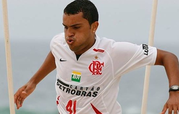 Vila Nova anuncia contratação de Vandinho e dispensa de Zotti e Marinho 