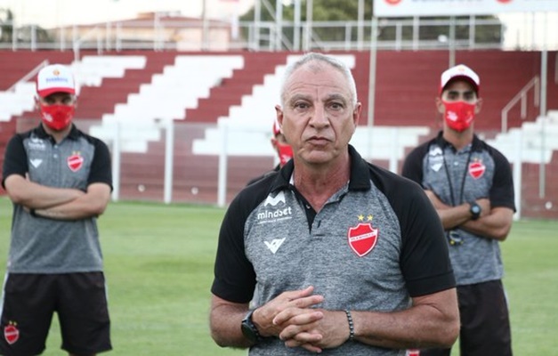 Vila Nova anuncia contratação do técnico Márcio Fernandes