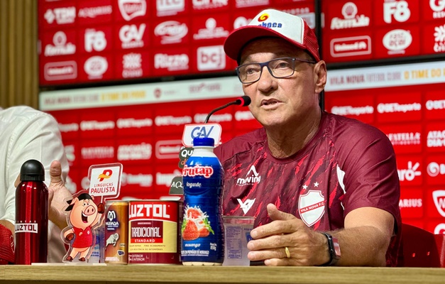 Vila Nova apresenta PC Gusmão como novo coordenador técnico da equipe