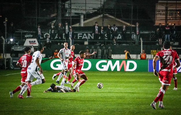 Vila Nova cede empate ao Operário após abrir dois gols de vantagem