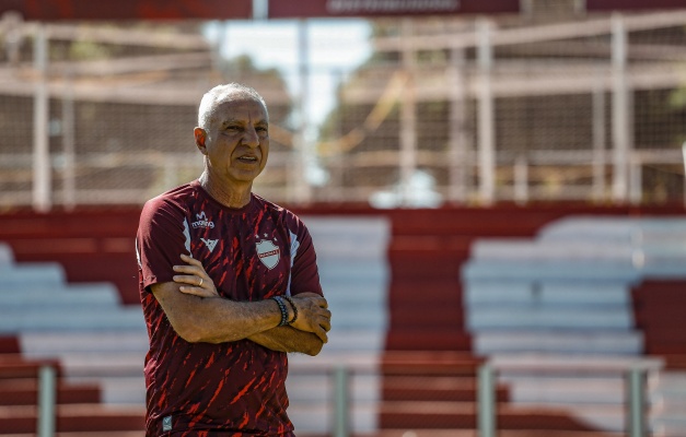 Vila Nova demite técnico Márcio Fernandes após derrota para o Paysandu