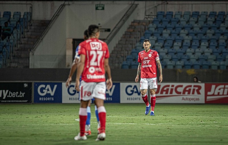 Vila Nova e Inhumas duelam em Goiânia pela 10ª rodada do Goianão