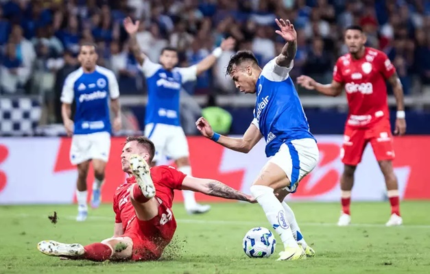 Vila Nova perde para o Cruzeiro no Mineirão em Belo Horizonte