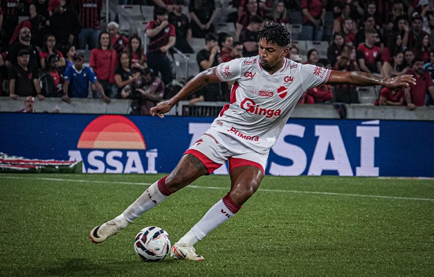 Vila Nova perde por 2 a 0 para o Athletico-PR em Curitiba 