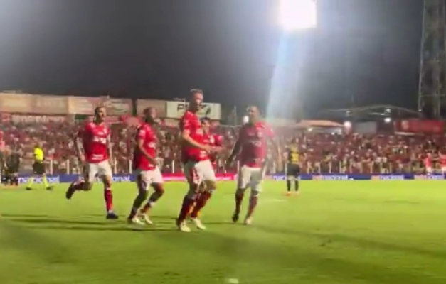 Vila Nova vence o Athletico-PR em Goiânia 