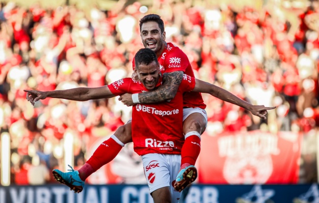 Vila Nova vence o Avaí por 2 a 1 e assume liderança da Série B