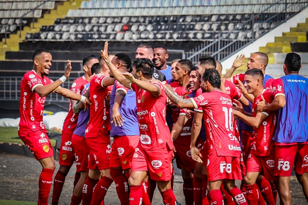 Vila Nova vence o Botafogo-SP por 3 a 1 e fica a três pontos do G4