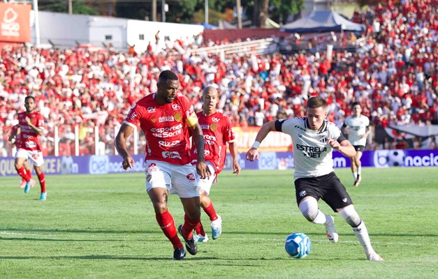 Vila Nova vence o Ceará por 3 a 1 e fica a uma vitória da Série A 