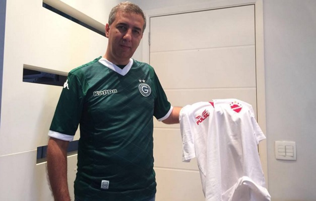 Vila perde e José Eliton veste camisa do Goiás para pagar promessa